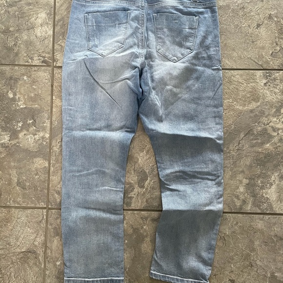 Kenneth Cole Reaction Crop Jean - Picture 3 of 4